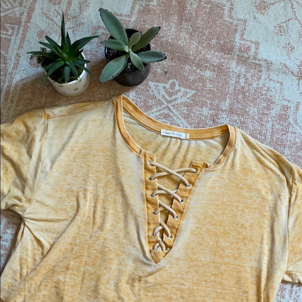 ⭐️3 for 20⭐️ Heart & Hips Criss Cross Crop Top Tee